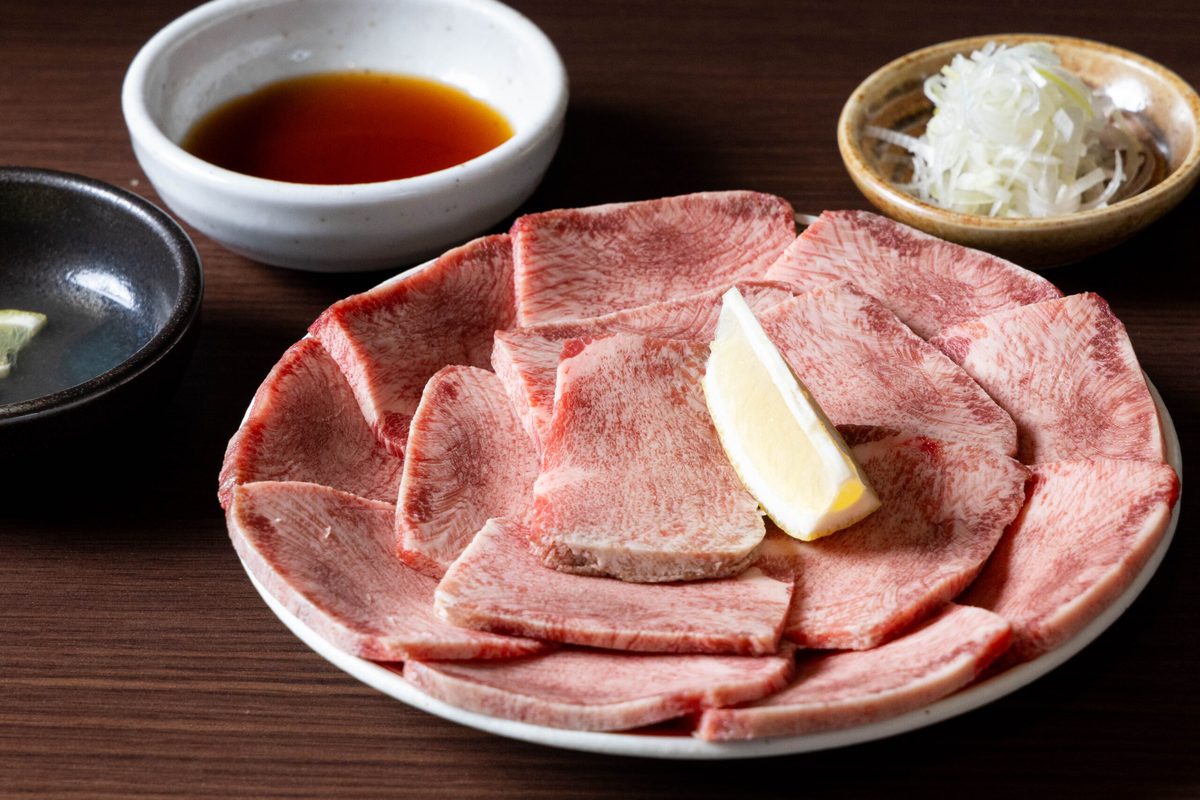 牛タンのスライス盛り合わせ（レモンとねぎ塩添え）