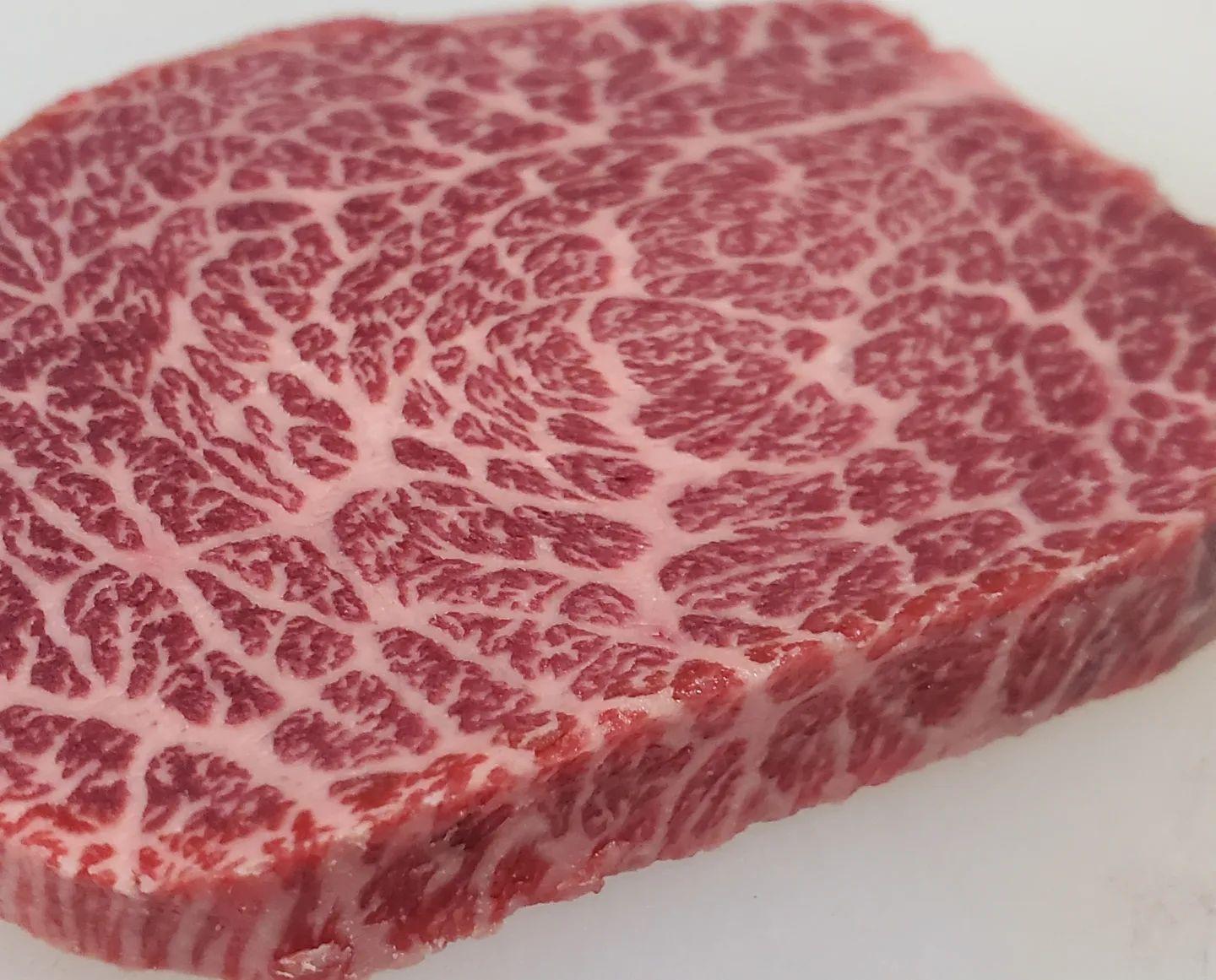 赤身の美味しさ味わって下さい🐂新宿御苑/焼肉/ホルモン/肉/新宿三丁目/おいしいお店/デート