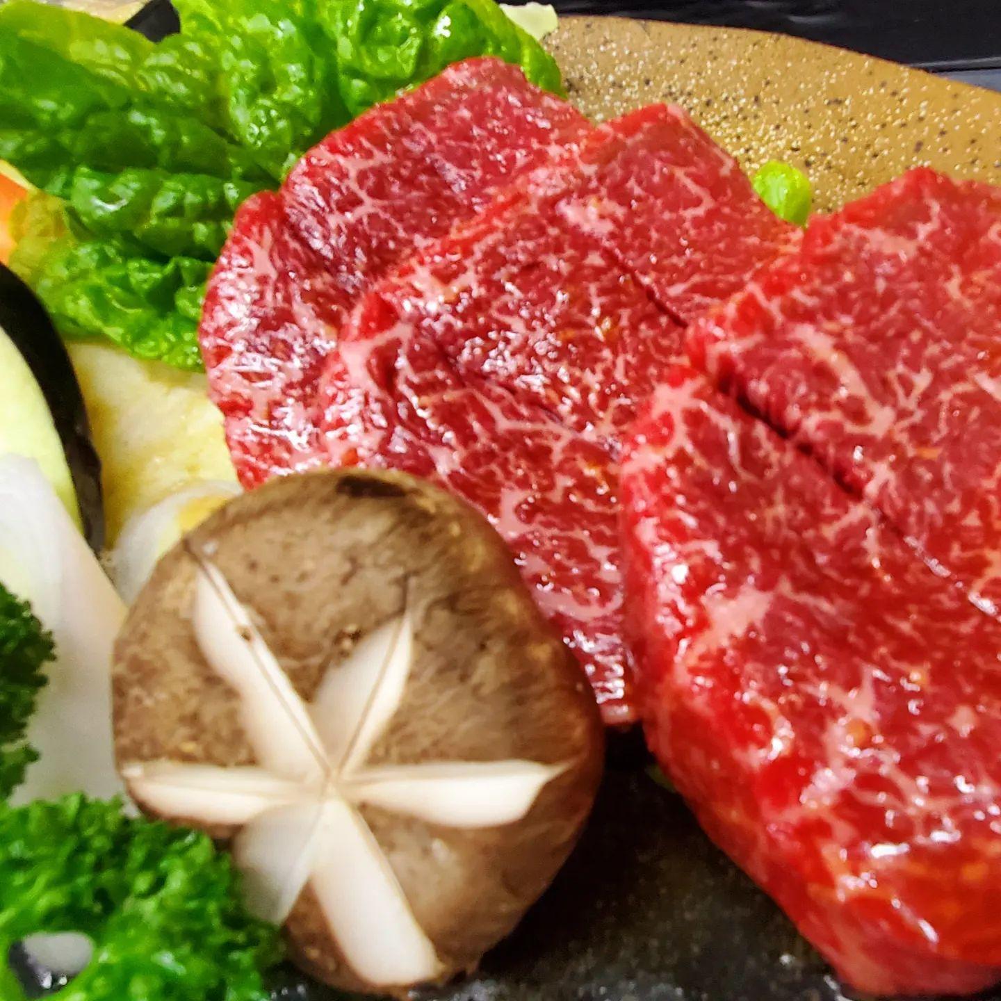 厚切りの赤身もオススメです🐂新宿御苑/焼肉/ホルモン/肉/ランキング
