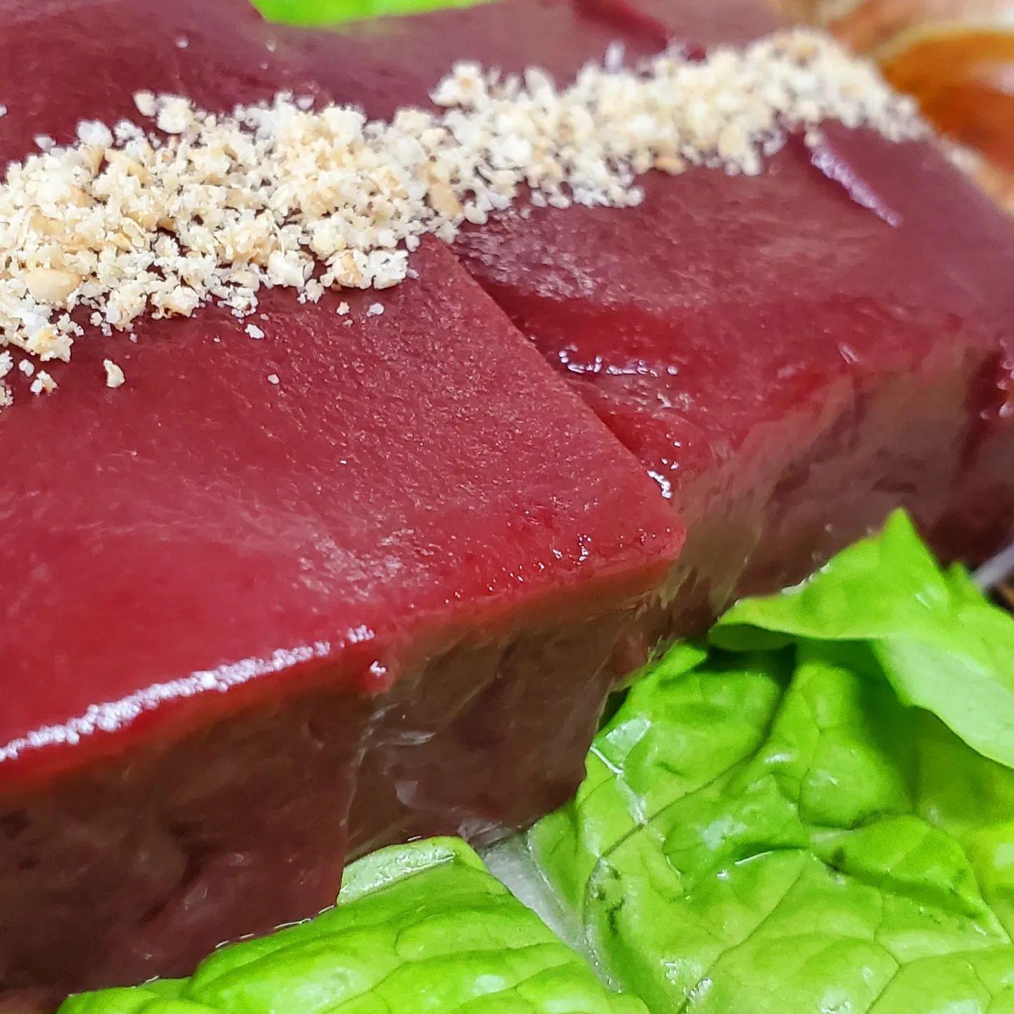 本日も厚切りレバーご用意しています。お席もゆとりありますので足を運んでみてはいかがですか？新宿三丁目/焼肉/ホルモン/ラ…