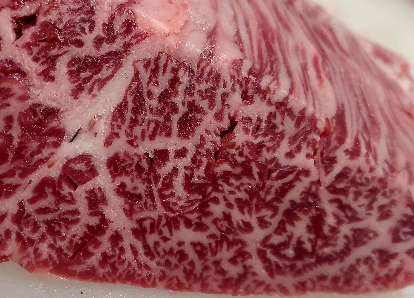 焼肉は昔からのカルビ派?それとも肉を感じてハラミ派?どちらの願いも叶えます…新宿三丁目/焼肉/ホルモン/ランキング/おす…