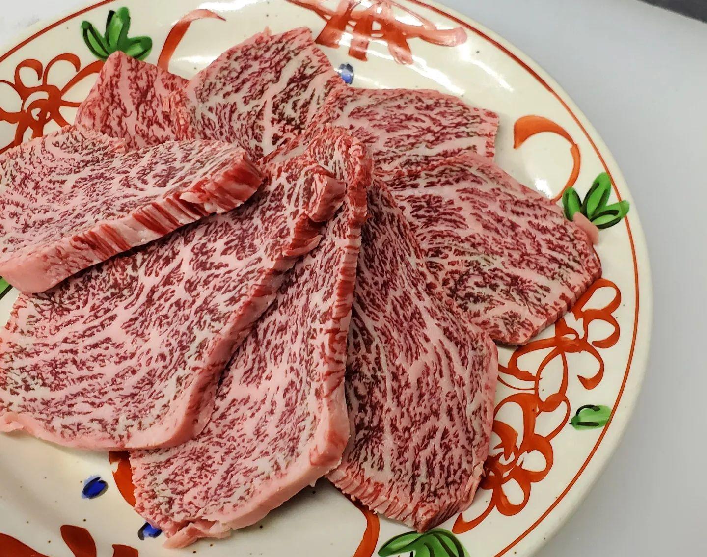 これが焼肉！日曜日でも焼肉がしたい！！本日はザブトン等の旨味が強いお肉おすすめです。新宿三丁目/焼肉/ホルモン/ランキン…
