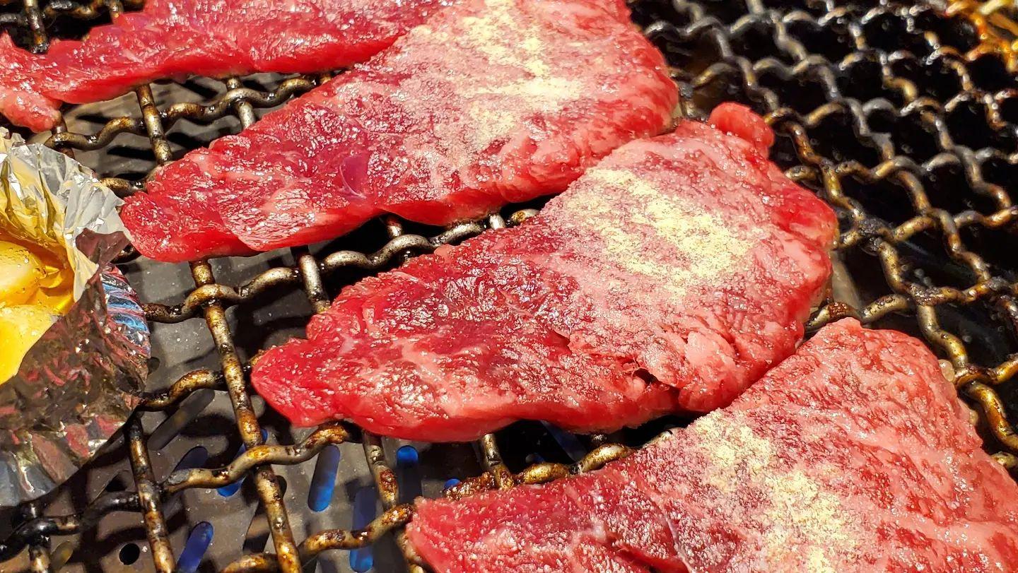 赤身肉は肉本来のよさを引き出して味わえます。食べすぎちゃっても罪になら無いかも!?新宿御苑/焼肉/ホルモン/肉/新宿