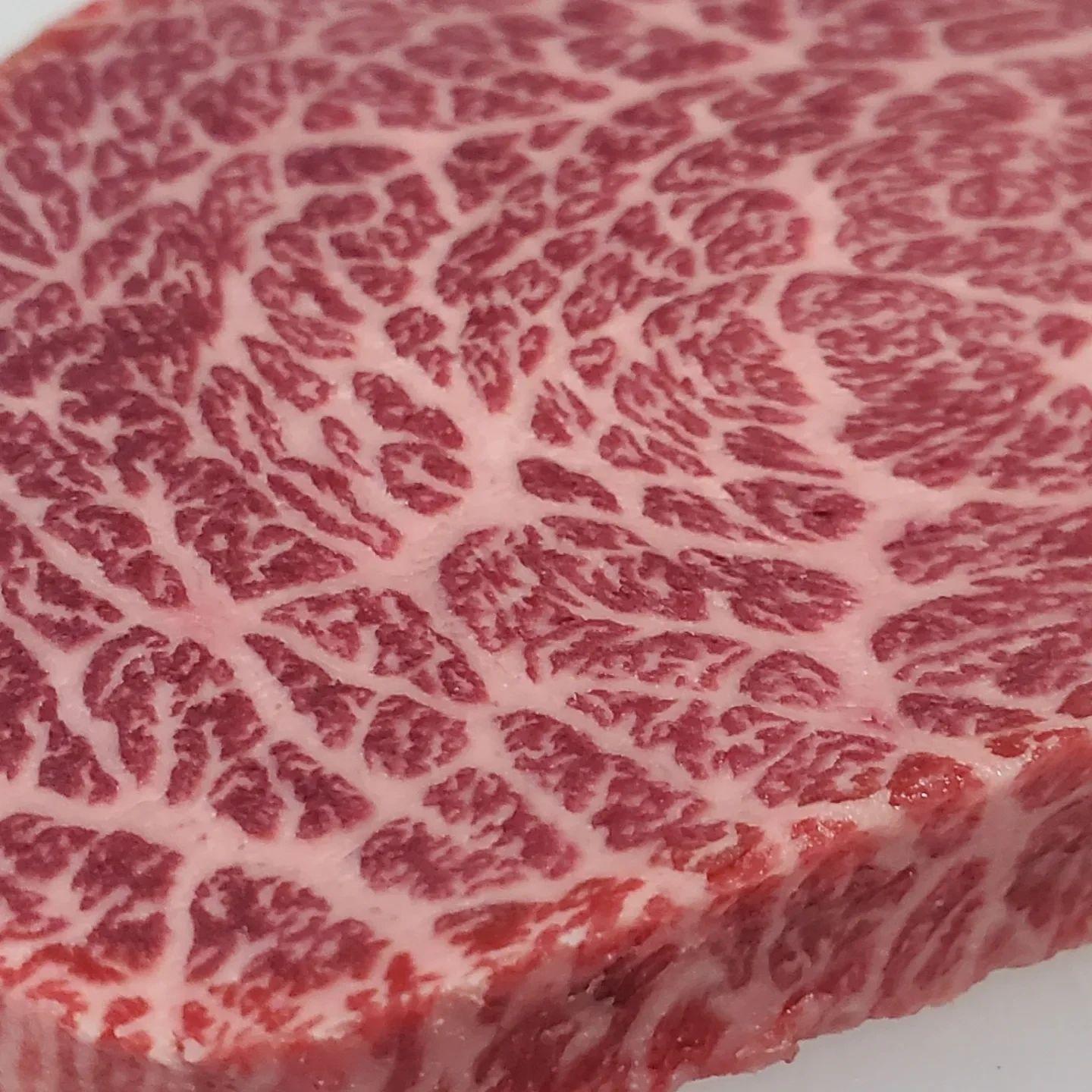 (神戸屋×赤身肉)夏バテ気味になってきているのではないですか？カロリー低めの赤身肉ですが、栄養素が豊富に含まれています。…