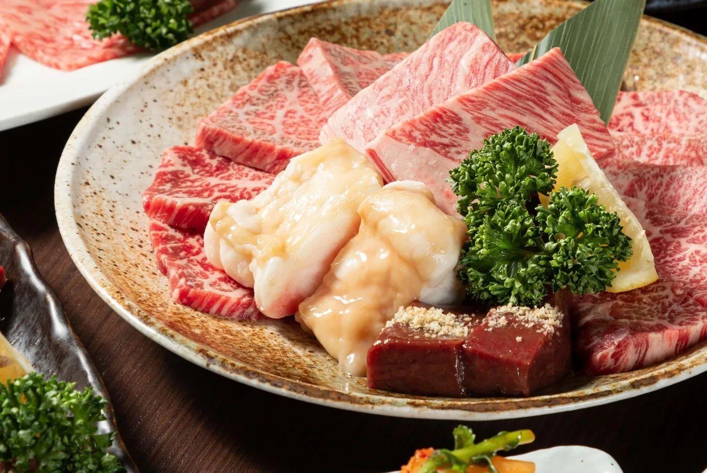 本日はコースに入るお肉バッチリです。新宿御苑/焼肉/ホルモン/肉/新宿