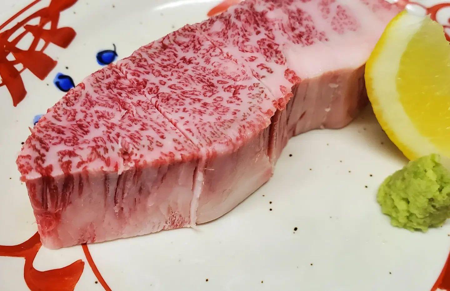 肉は厚みだ！旨さを逃がしません…新宿御苑/焼肉/ホルモン/肉/新宿