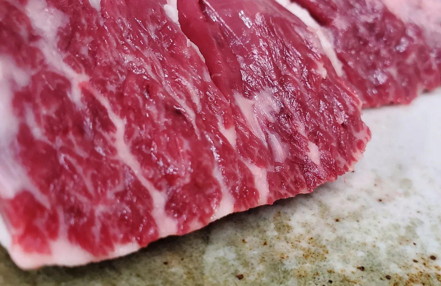 和牛ハラミ入荷しました。旨味、甘味、ジューシーさ間違いないです…新宿御苑/焼肉/ホルモン/肉/新宿