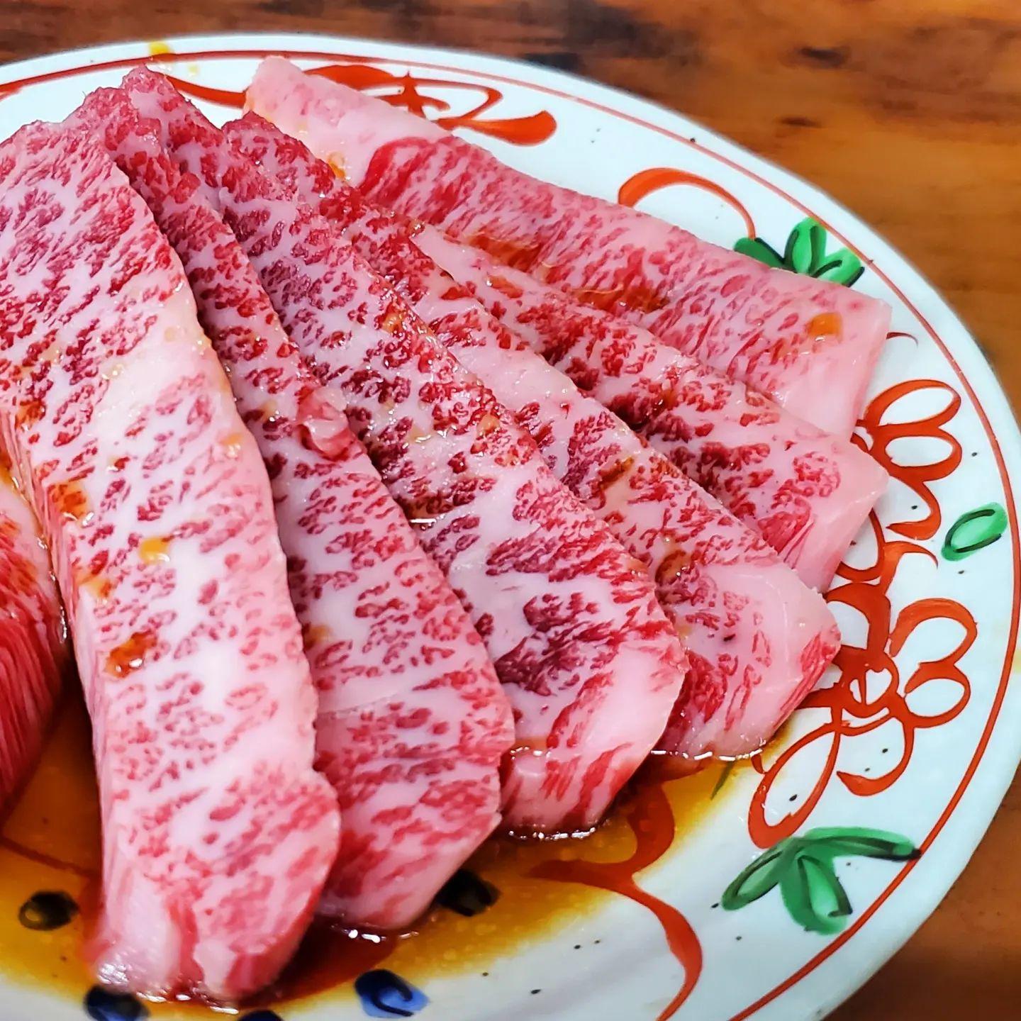 上カルビの美味しさはオン・ザ・ライスで決まります。新宿御苑/焼肉/ホルモン/肉/新宿