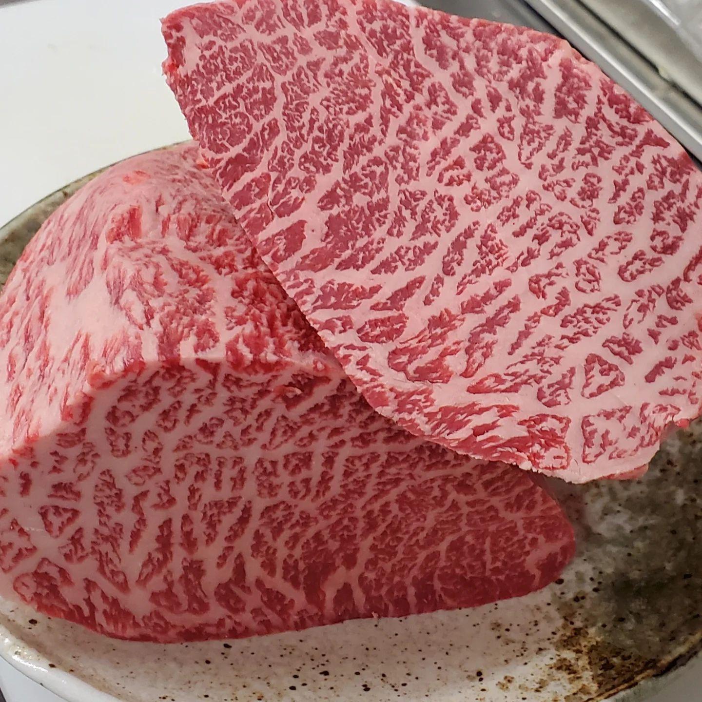 今週はミスジ入荷してます…希少部位の1つとして数えられ、滑らかな食感が楽しめます…新宿御苑/焼肉/ホルモン/肉/新宿