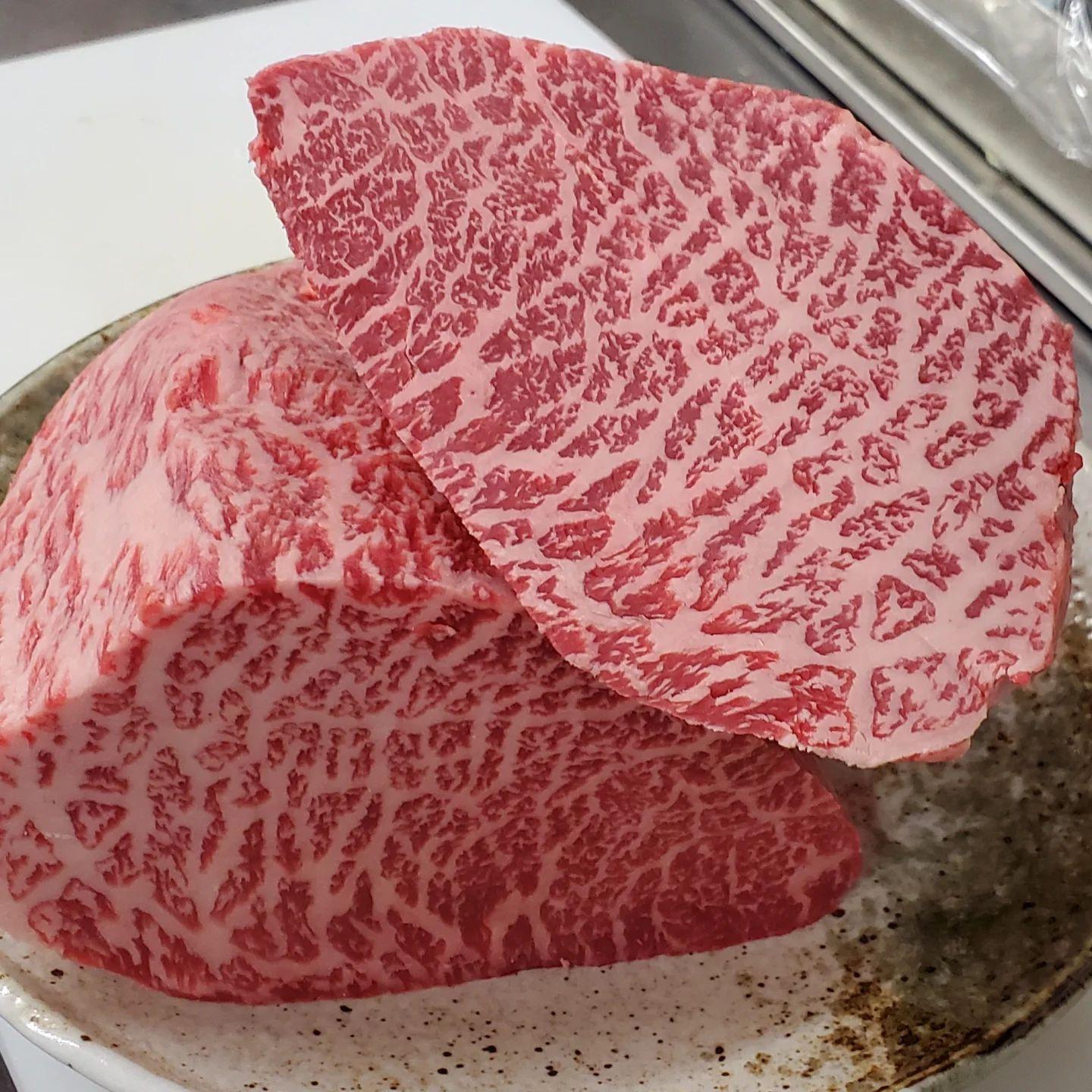 週末焼肉…本日はミスジおすすめです。新宿三丁目/焼肉/ホルモン/ランキング/おすすめ/デート/新宿
