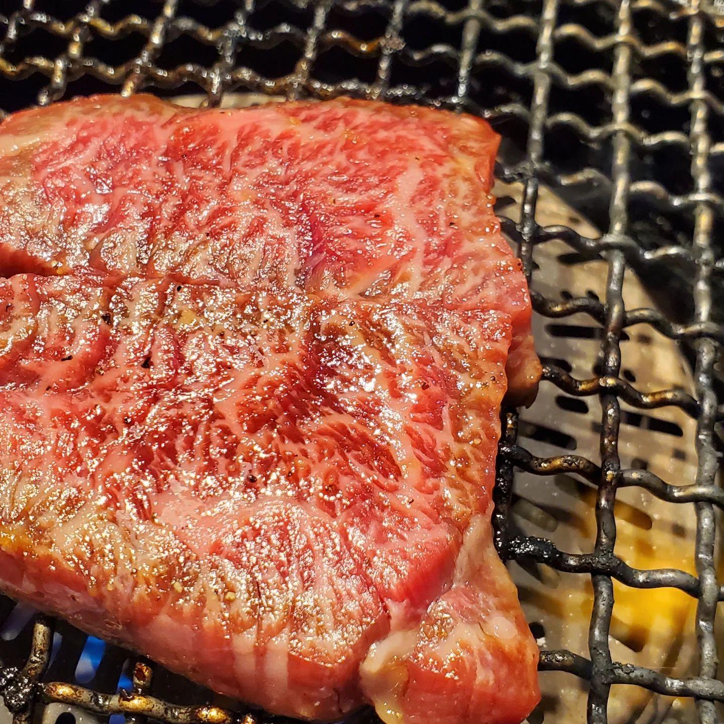 あなたはロース派？カルビ派？どちらもいいところしかありません…新宿三丁目/焼肉/ホルモン/ランキング/おすすめ/デート/…