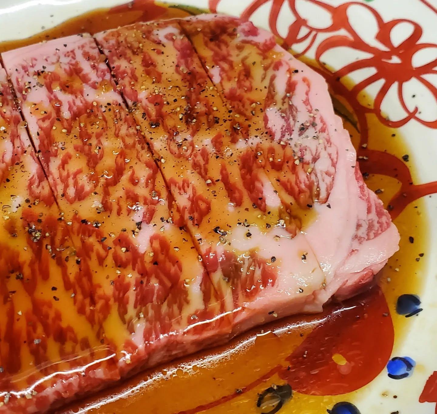 当店厚切りシリーズはしっかりとお肉を味わうことが出来るのでおすすめです。新宿御苑/焼肉/ホルモン/肉/新宿