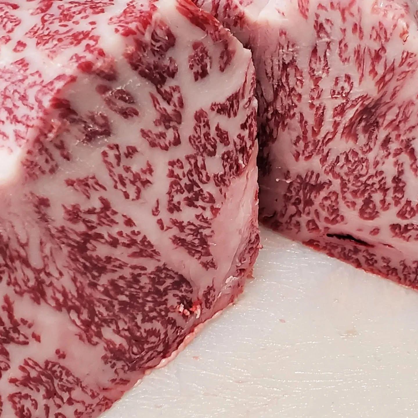 焼肉の王道、クラシック焼肉、大衆町焼肉…様々な名称がありますがどれも長年培ってきてた老舗の味わいが外せないお店の事なので…