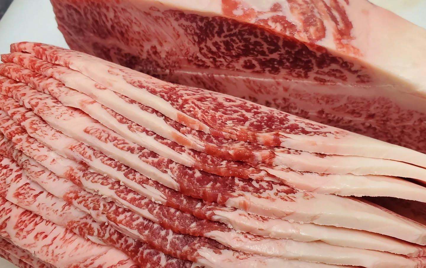 月曜から焼肉…山形牛サーロイン(山形牛のきめ細かな霜降りの、しつこさのない脂の旨さを楽しめるサーロインは、まさに芸術的な…