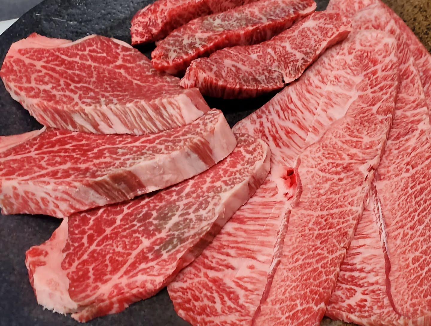 週末のおすすめは…山形牛ヒレあります。あっさりとして柔らかい繊維なのでほぐれる食感は何とも言えません。新宿御苑/焼肉/ホ…