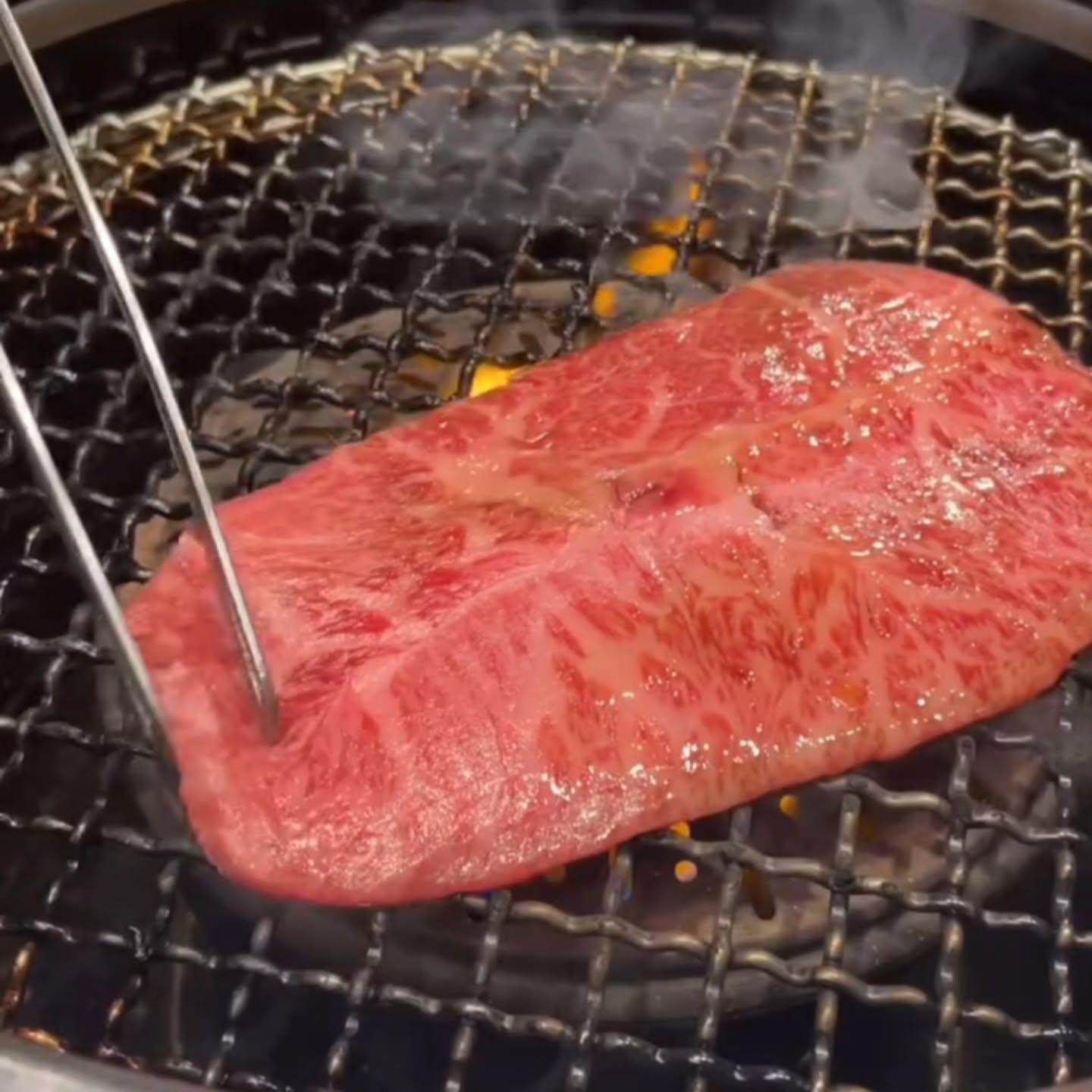 ６月スタート！本日のおすすめ(極上盛り合わせ)(上カルビ)是非オーダーください。新宿御苑/焼肉/ホルモン/肉/新宿/新宿…