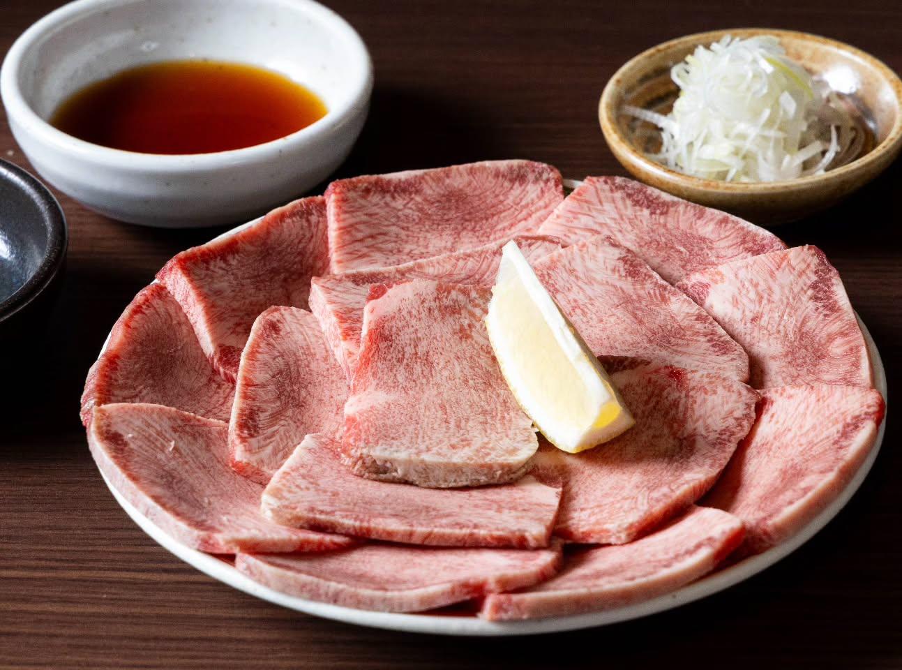 火曜日本日のオススメはあっさりと食べれる神戸屋名物の厳選赤身3種盛り合わせ！先ずは盛り合わせからスタートしましょう。新宿…