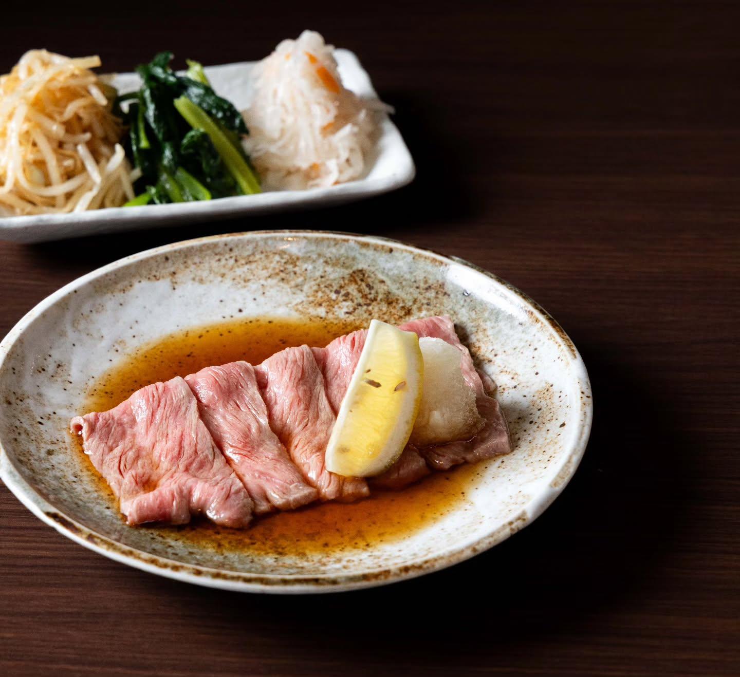密かな人気の赤身の冷製(特製のタレでさっぱりと)幸せスイッチON！新宿御苑/焼肉/ホルモン/肉/新宿/新宿三丁目/ステー…