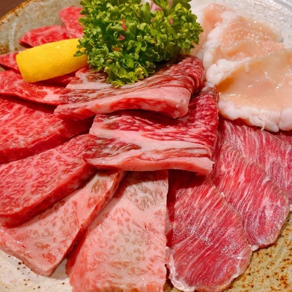土曜日のNo1オーダーは…神戸屋盛り合わせです(8割オーダー頂きました👅)/新宿三丁目/焼肉/ホルモン/ランキング
