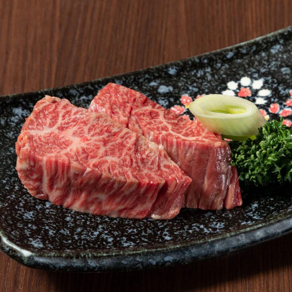 希少な和牛ハラミ入荷しています🐂皆大好き旨味がたっぷり詰まったハラミは厚切りで口のなかいっぱいにして召し上がってもら…