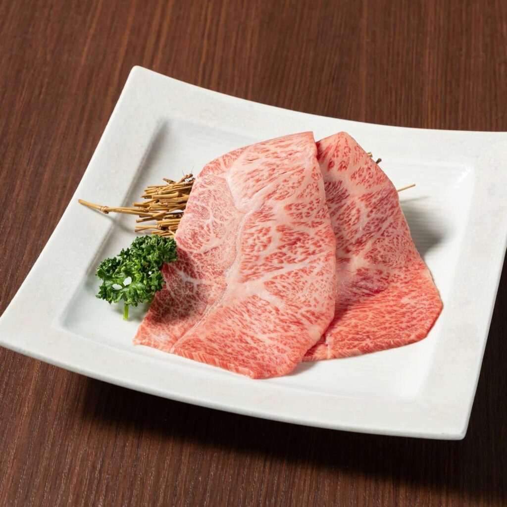 本日のおすすめ👉️ミスジ🤙焼肉してます！と感じられる一皿です/新宿三丁目/焼肉/ホルモン/ランキング