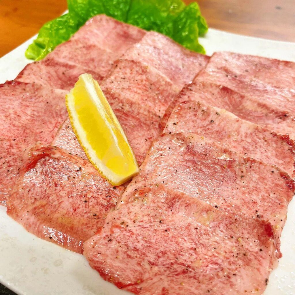 木曜日だからと手は抜きませんよ‼️本日は特選タン、特選ハラミ入荷していますプリプリ、パツパツのお肉はいかがですか？新…