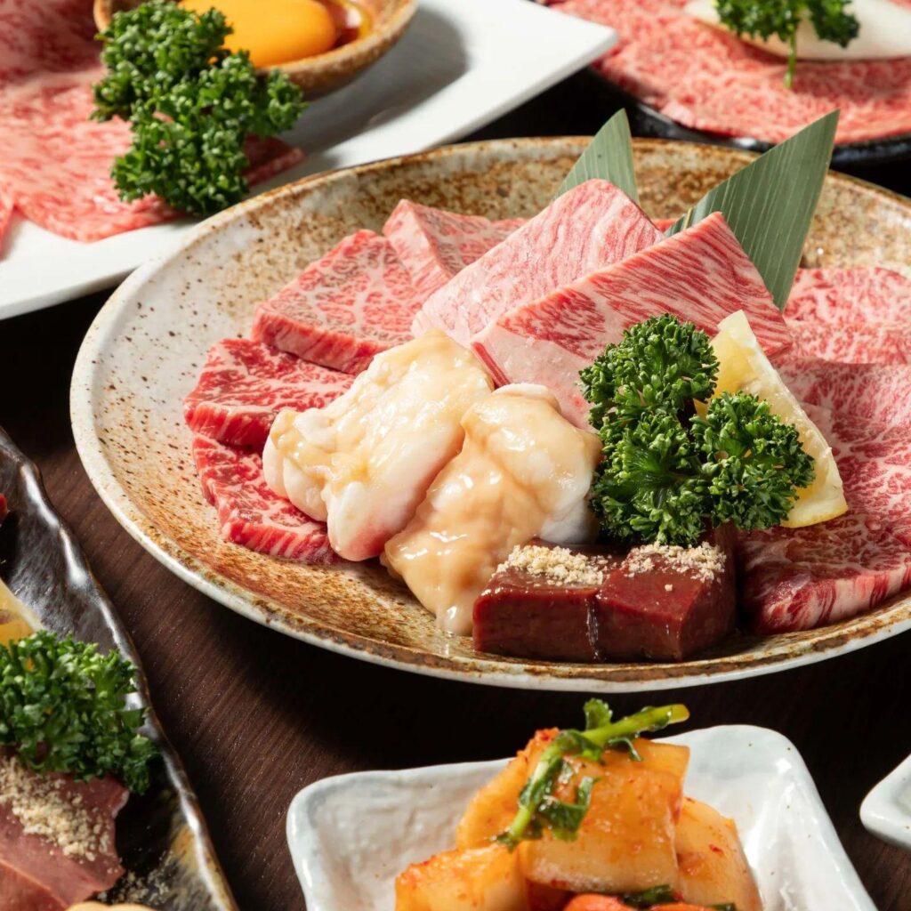 うなだれる暑さの日には涼しい店内でアツアツのお肉を頬張りましょう🐮新宿御苑/焼肉/ホルモン/肉