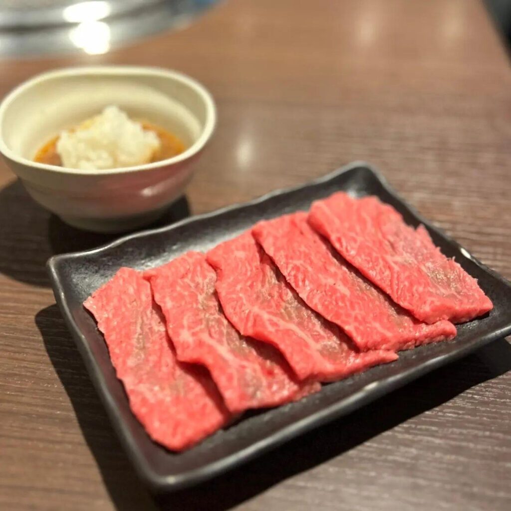 今週はコレ☝️こすり過ぎな気もしますがオロポンカルビです。一度も冷凍をかけていないのでさっぱり柔らかです👅数量限定に…