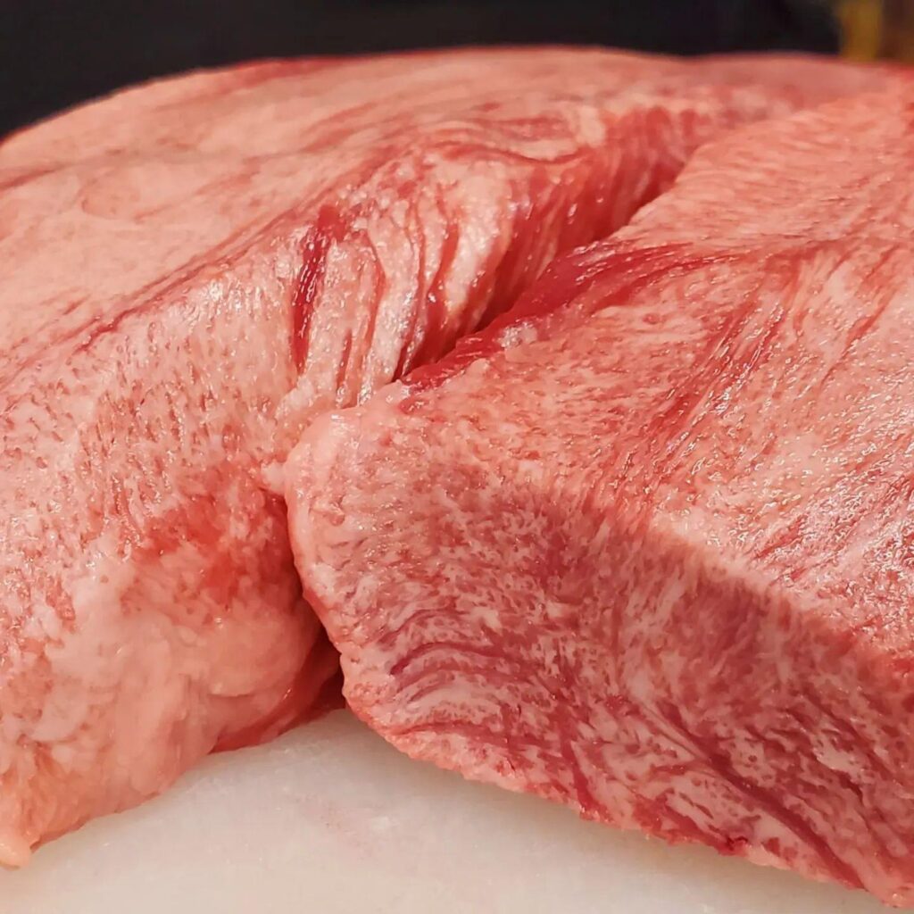 焼肉…脂質、糖質、たんぱく質の代謝に欠かせないビタミンB群や鉄分を豊富に含むのも肉類の特徴です。 ダイエットに役立つ…