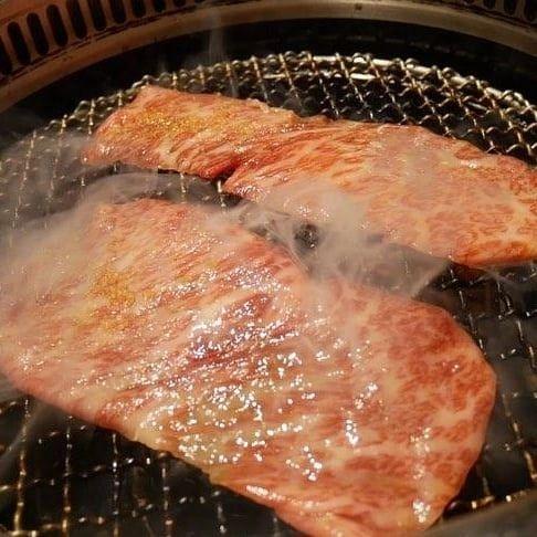 香ばしい香りを纏わせて頂くサーロイン最高です/新宿御苑/焼肉/ホルモン/肉