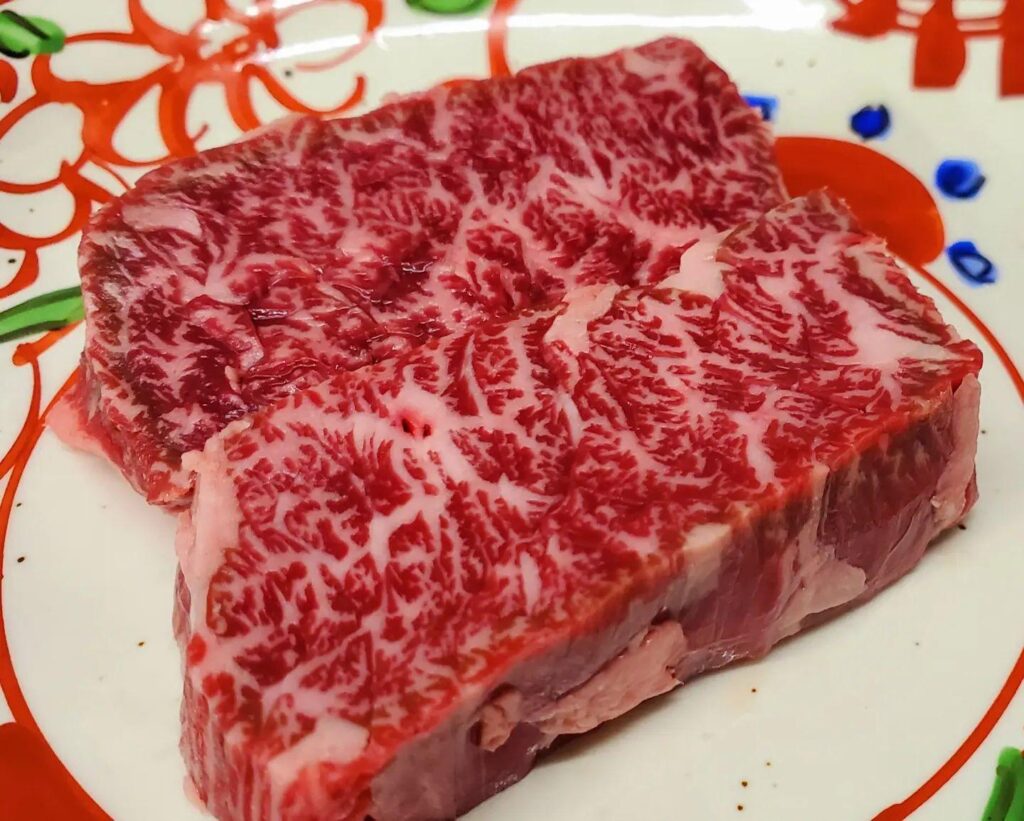 あいにくの天候ですがお肉は天晴れです！お席のご予約も承っていますのでお問い合わせください…新宿御苑/焼肉/ホルモン/…