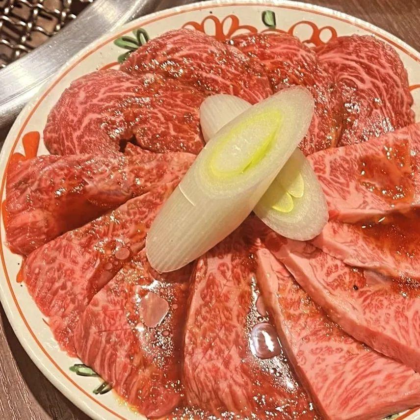 連休明け…気分をあげるなら焼肉ですね🎵ご家族で、恋人と、ご友人とお待ちしております…新宿御苑/焼肉/ホルモン/肉/近…