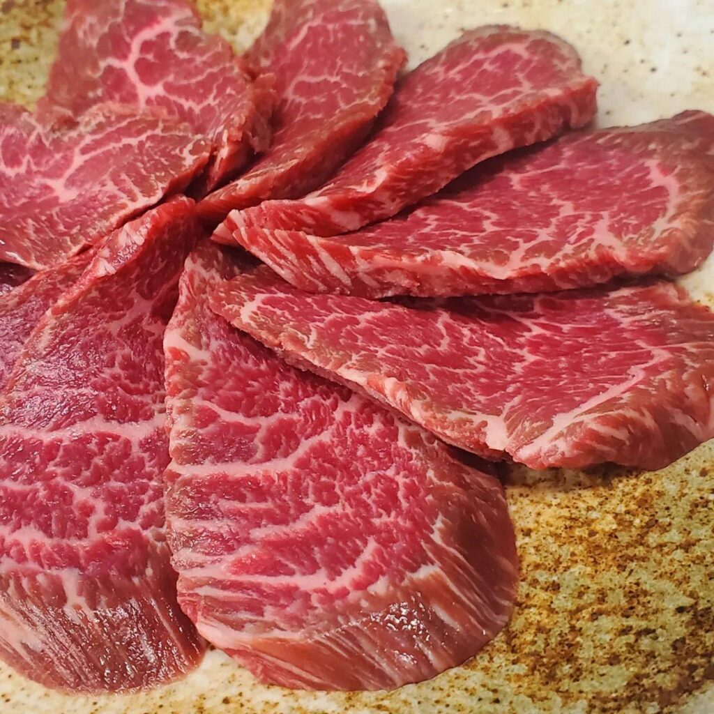 木曜日だからといって全く手は抜きませんよ！むしろ木曜日は厳選したお肉が入荷しちゃう日だったりもします。特別な日以外で…