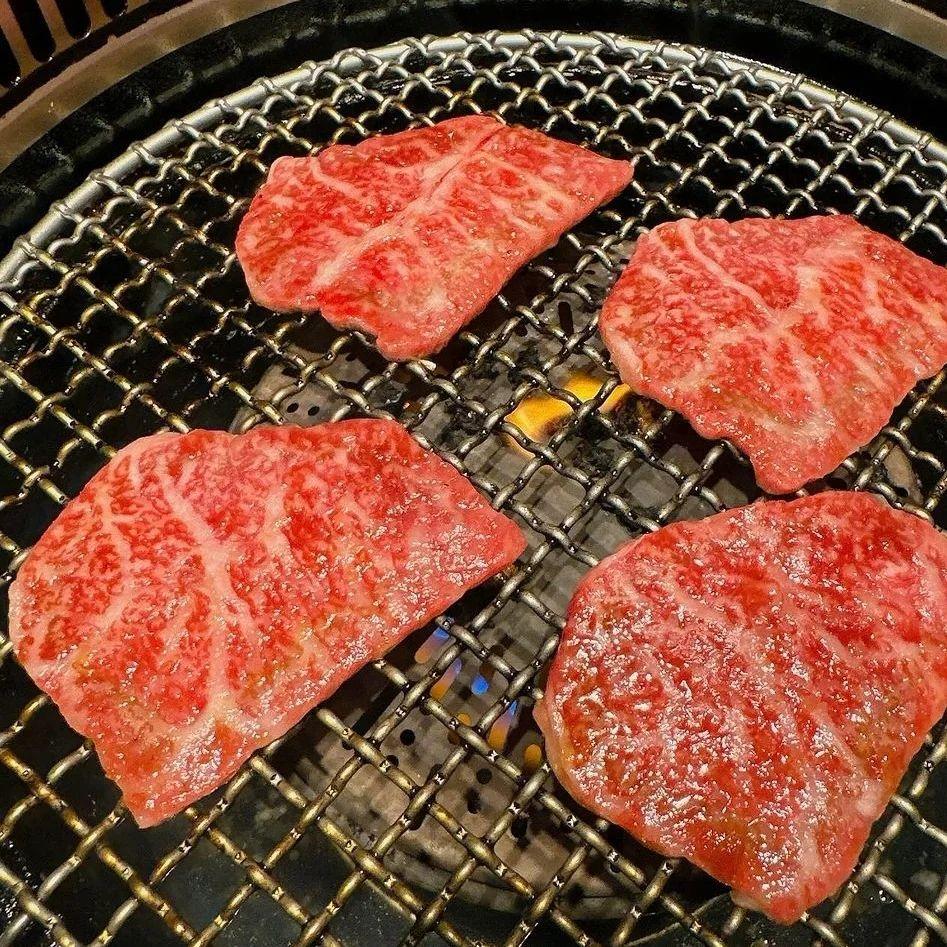 【新宿御苑で紅葉】紅葉を見た後は…焼肉ディナーで