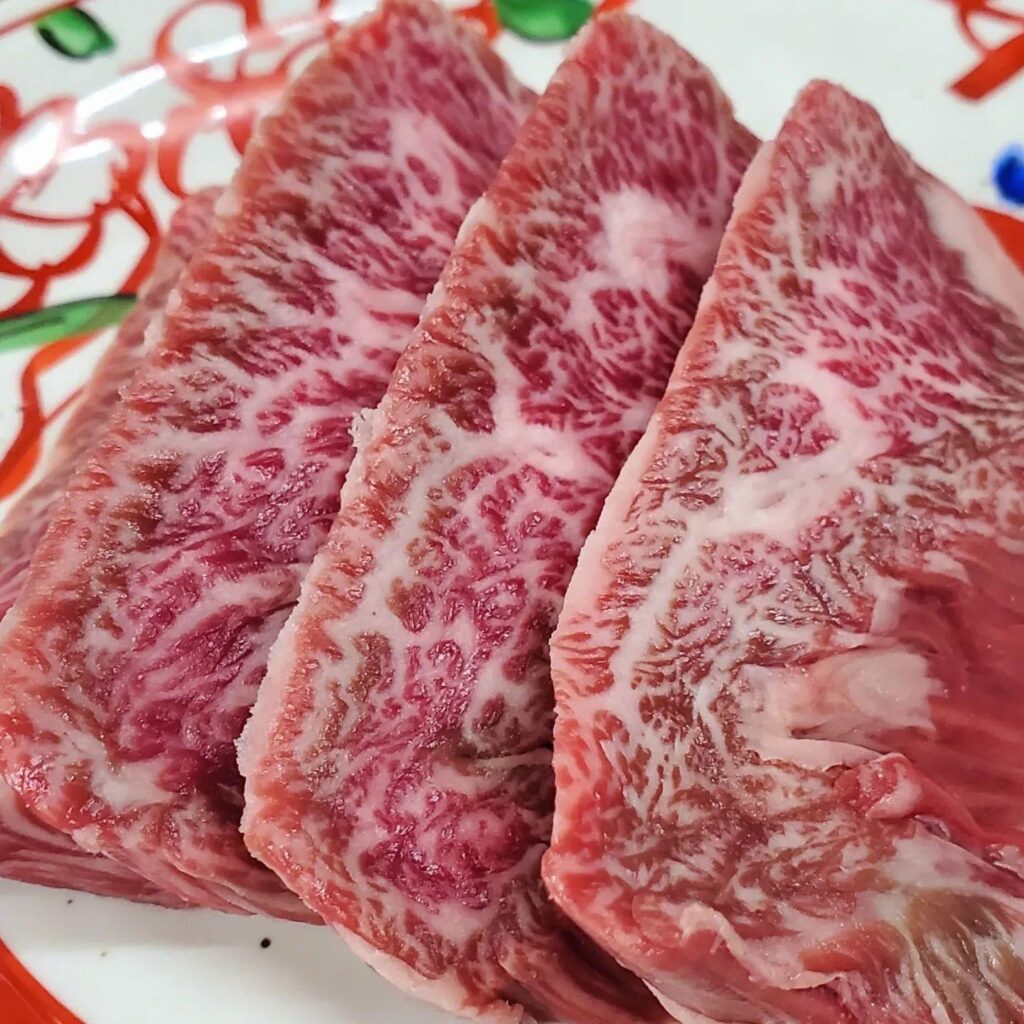 特選ハラミは2～3kgほどしか取れない貴重な部位なのです。 肉の味が濃くて旨味たっぷりの牛ハラミはマストです…新宿三…