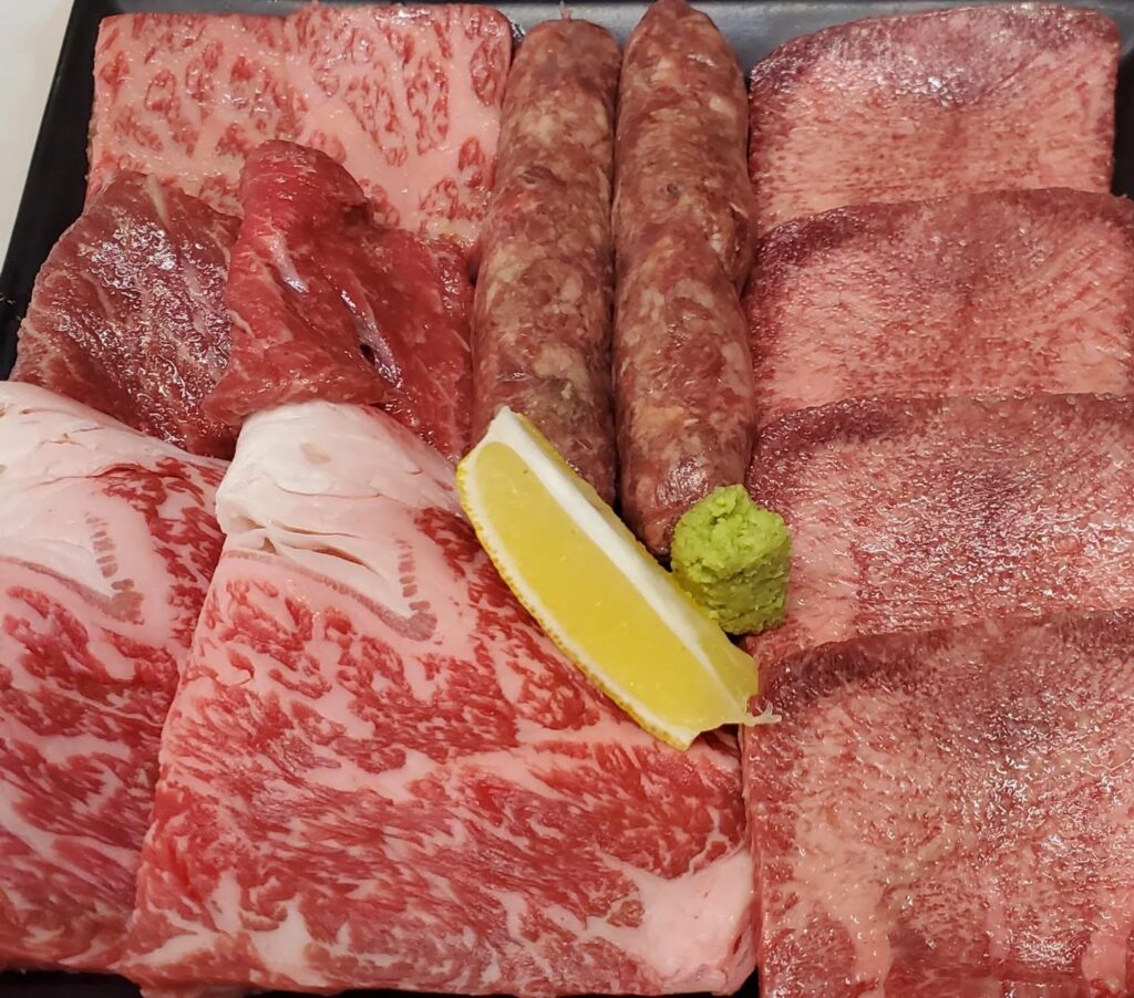 看板コースのセレクションコースは人気の部位、希少部位で構成されています。そんなに食べれないと言いながら全て食べれちゃ…