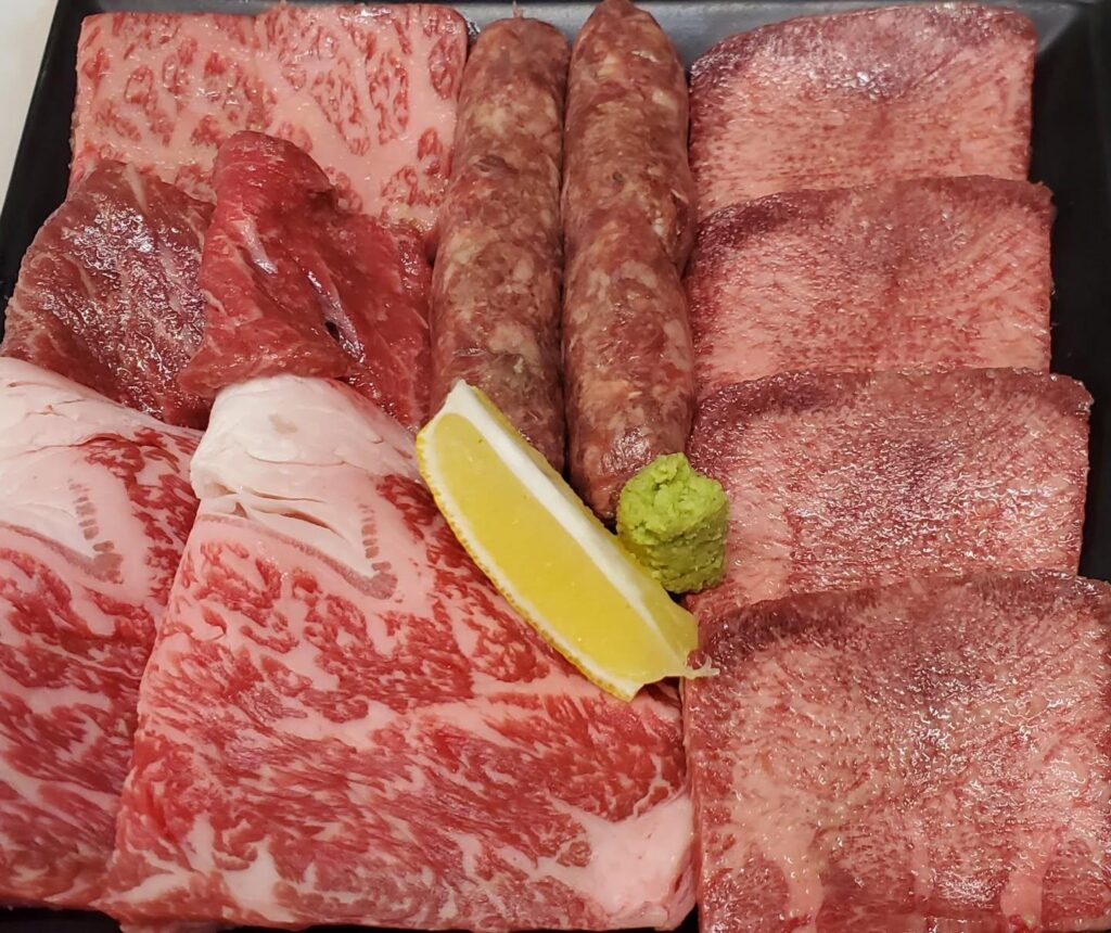 おとなの焼肉弁当？みたいな夢のようなお肉が詰まったコースの盛りは必食です。新宿御苑/焼肉/ホルモン/肉/新宿