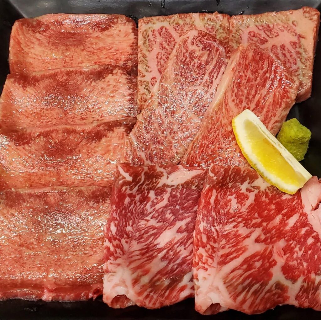 日曜日はだれと焼肉ですか？気の合う人との焼肉はプラス1で格別です。当店人気のセレクションコースで乾杯しませんか？新宿…