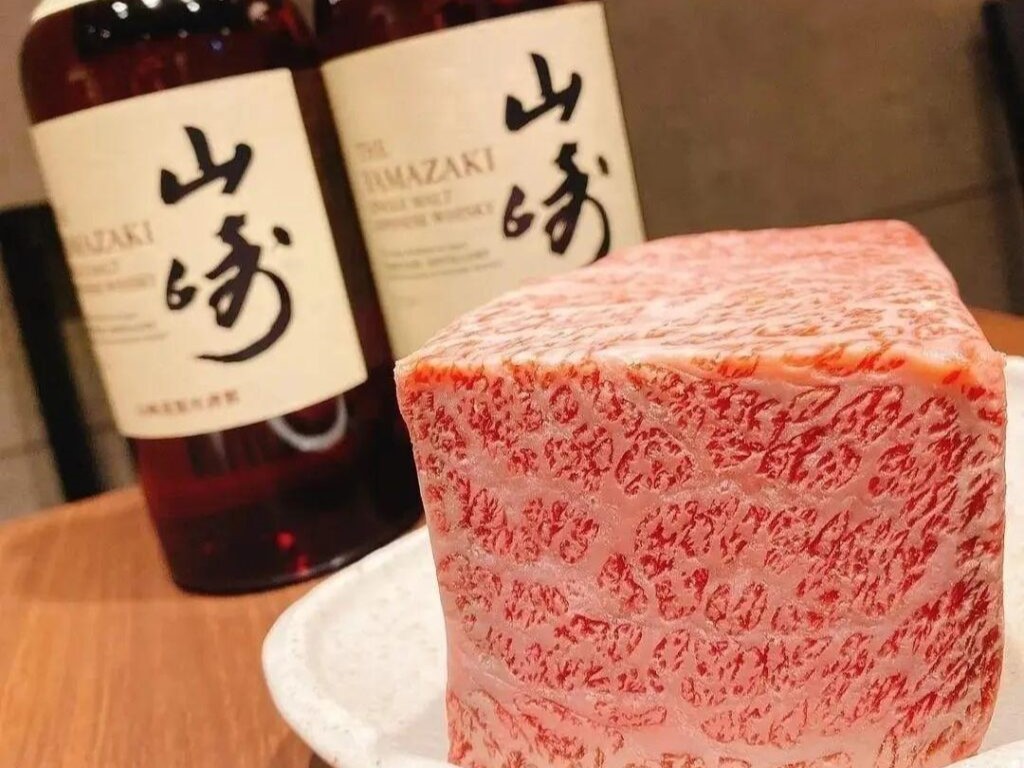 「新宿でサーロインやザブトンなど希少部位が味わえるコースは8500円！」五感で味わう焼肉を神戸屋新宿で。