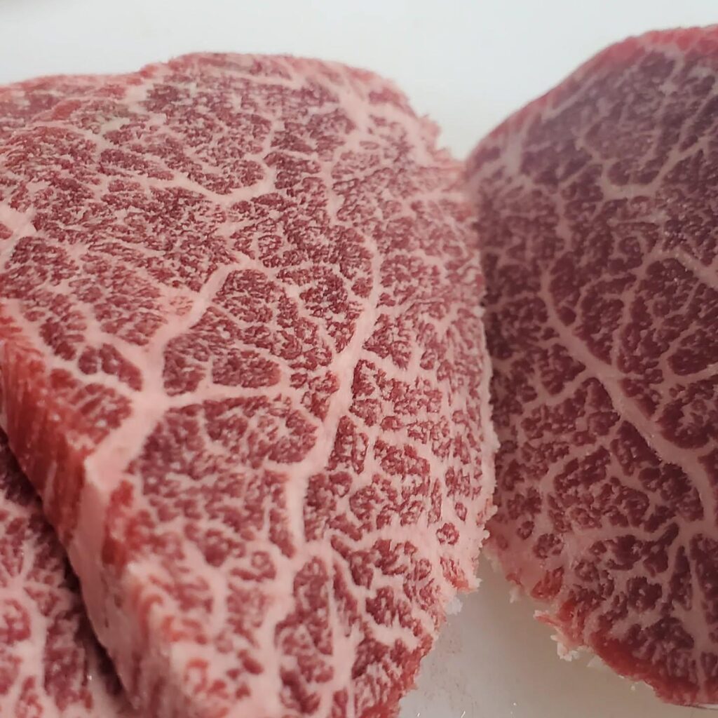 2月9日(肉の日)に合わせてお得な商品、是非食べて頂きたい商品をおすすめしています。山形牛のヒレは王道ですがあっさり…