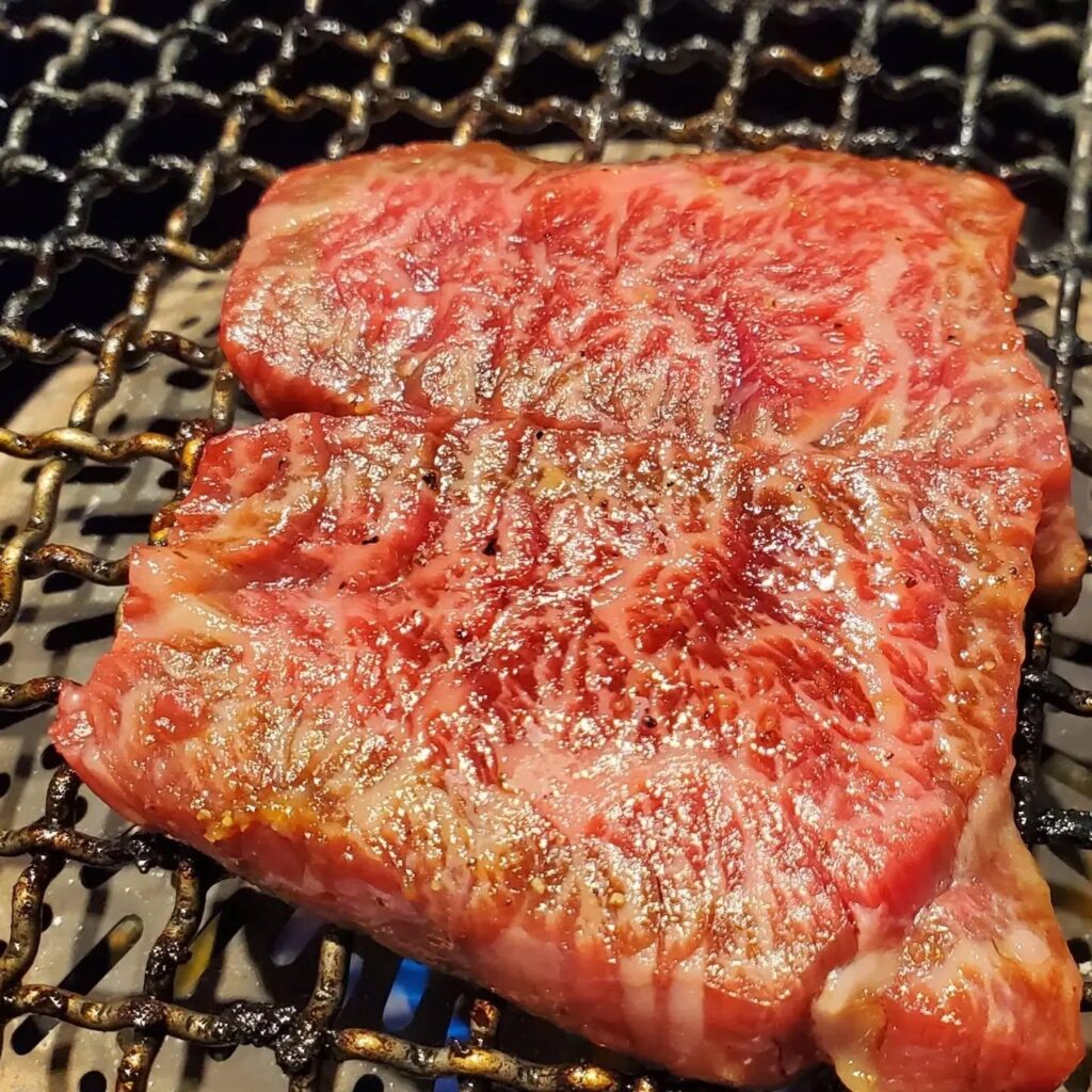 2月9日は年に一度の肉の日です。当店ではお得なドリンク、是非食べて頂きたい希少部位等揃えてお待ちしています…新宿御苑…