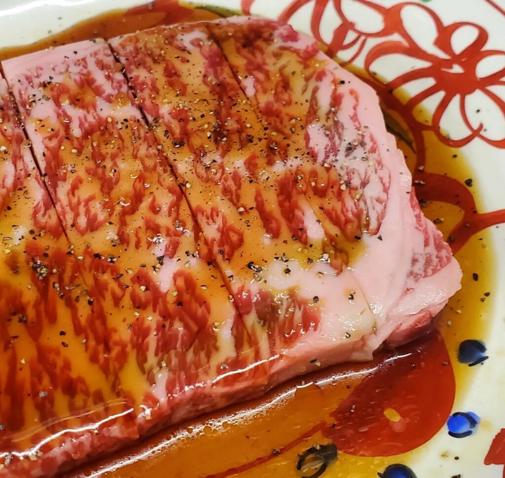 当店厚切りシリーズはしっかりとお肉を味わうことが出来るのでおすすめです。新宿御苑/焼肉/ホルモン/肉/新宿
