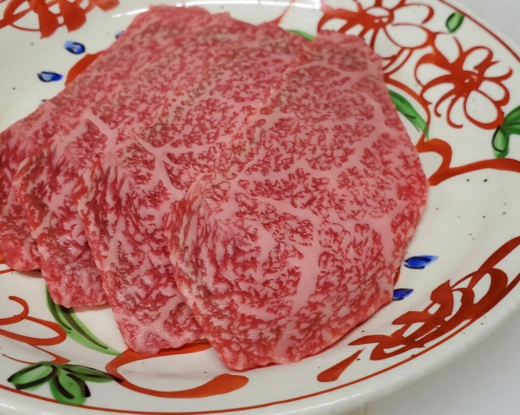 とうがらし…とうがらしって聞くとあの辛いやつ？と思われるかもしれませんがノンノンノンお肉の部位なんです(細かい繊維が…