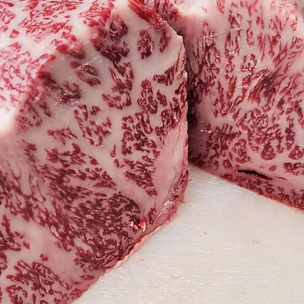 焼肉の王道、クラシック焼肉、大衆町焼肉…様々な名称がありますがどれも長年培ってきてた老舗の味わいが外せないお店の事な…
