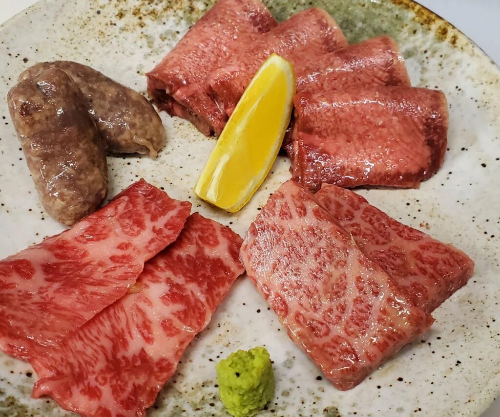 コースのよさは人気の部位から希少な部位まで食べれると言うことろです。新宿三丁目/焼肉/ホルモン/ランキング/おすすめ…