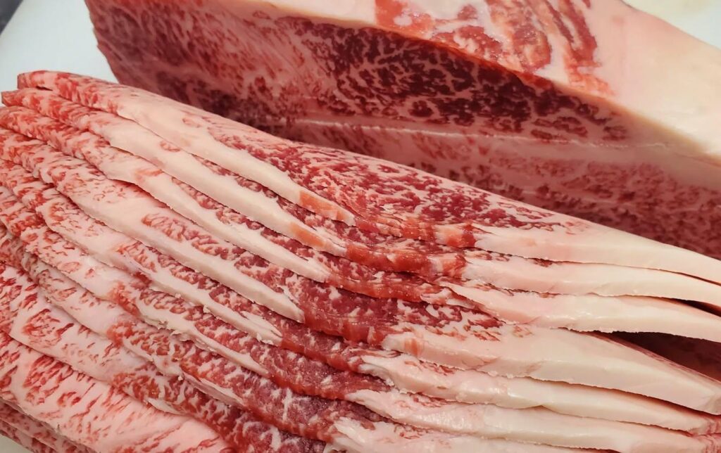 月曜から焼肉…山形牛サーロイン(山形牛のきめ細かな霜降りの、しつこさのない脂の旨さを楽しめるサーロインは、まさに芸術…