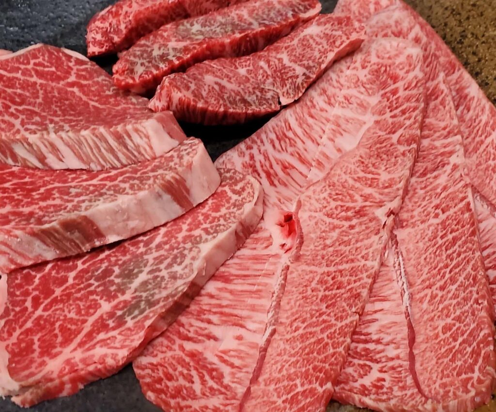 月曜から焼肉…神戸屋3大名物盛り合わせは格別です。新宿御苑/焼肉/ホルモン/肉/新宿