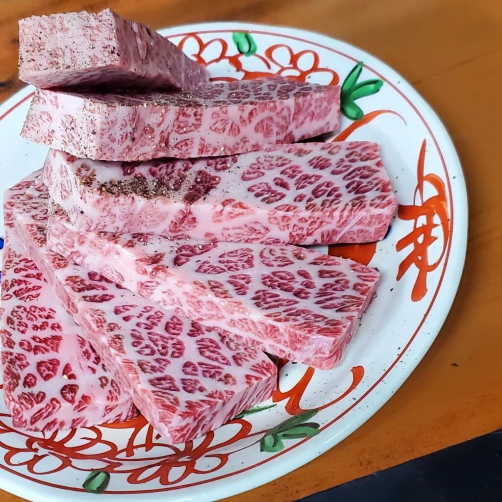 この厚み、この旨味爆発的!当店おすすめ特選カルビは堪能されましたか？新宿御苑/焼肉/ホルモン/肉/新宿