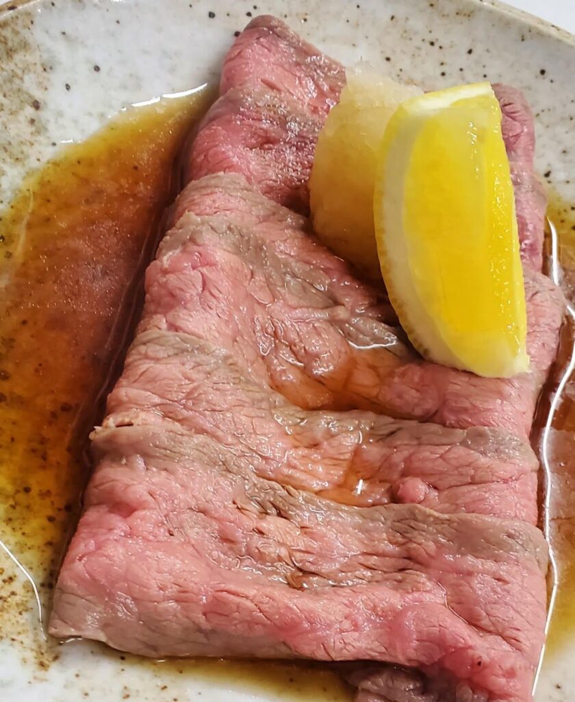 GW最終日は…先ずはさっぱり赤身の冷製！これキマリです。新宿御苑/焼肉/ホルモン/肉/新宿