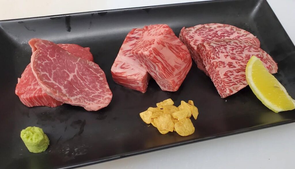 極上盛り合わせ…極めて特上なお肉を差します。新宿御苑/焼肉/ホルモン/肉/新宿